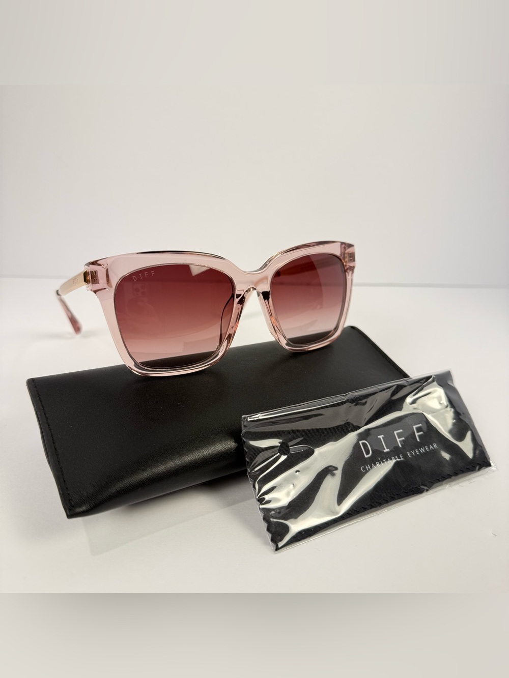 New DIFF Eyewear Bella Pink and Gold Sunglasses 54-19-142 with Case